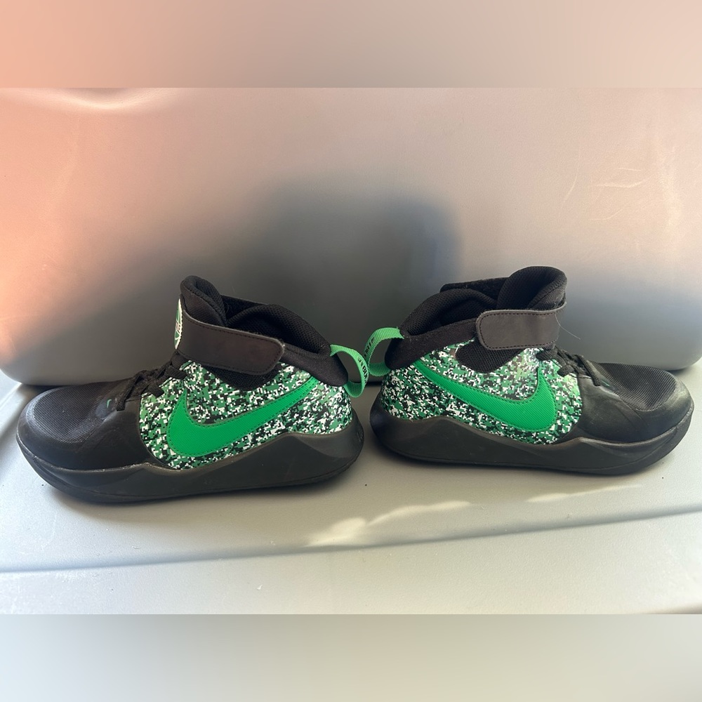 Nike Team Hustle shoes